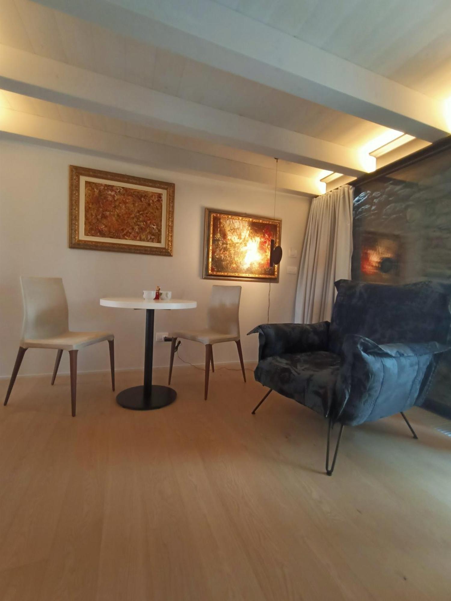 V&V Rentroom Design Gignod Δωμάτιο φωτογραφία
