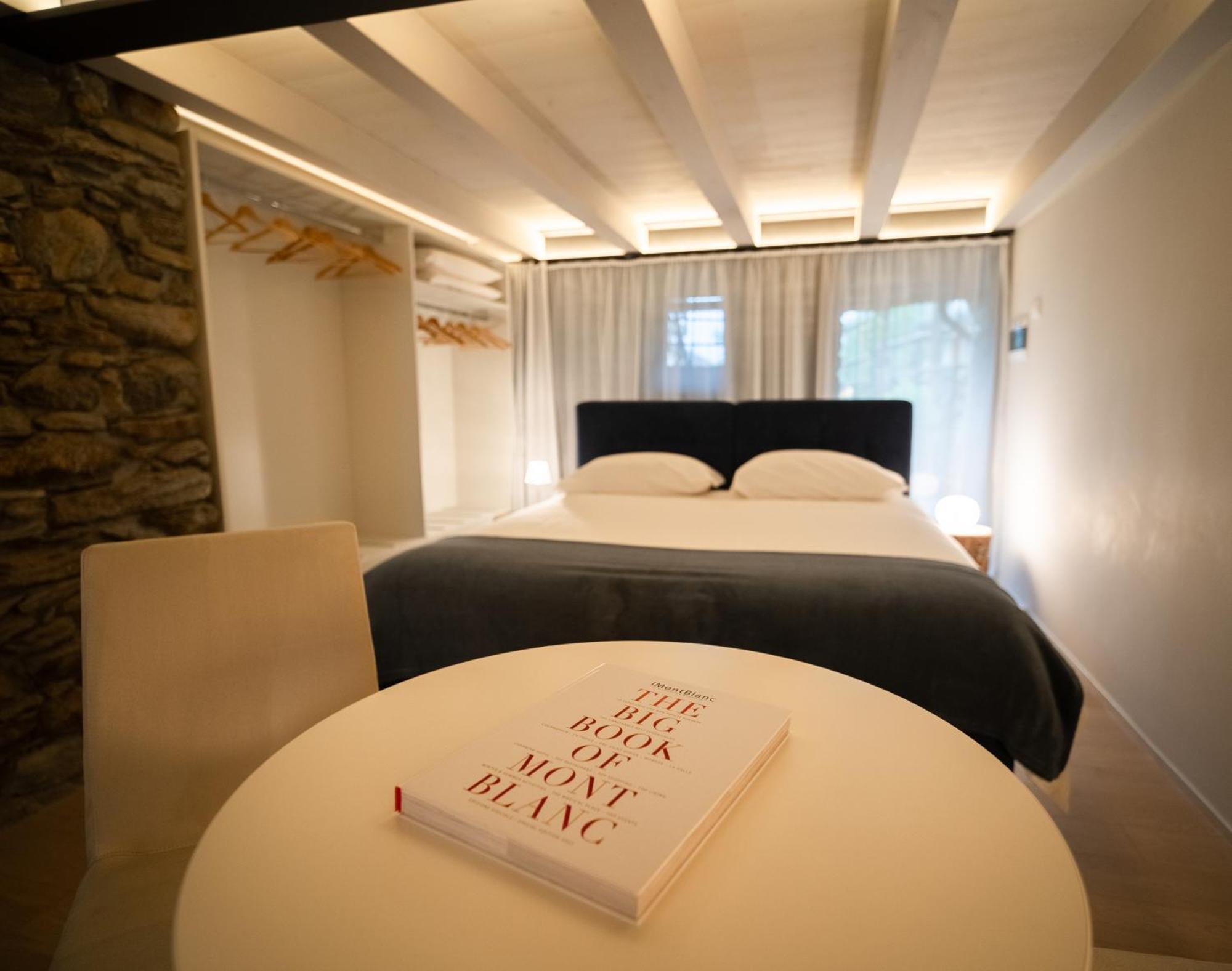 V&V Rentroom Design Gignod Δωμάτιο φωτογραφία